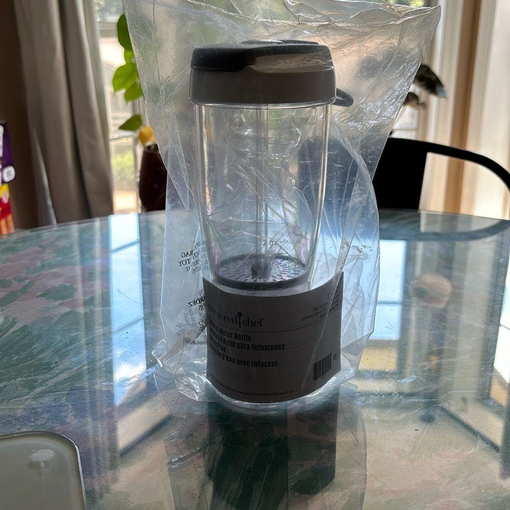 Pampered Chef Infusion Water Bottle NWT